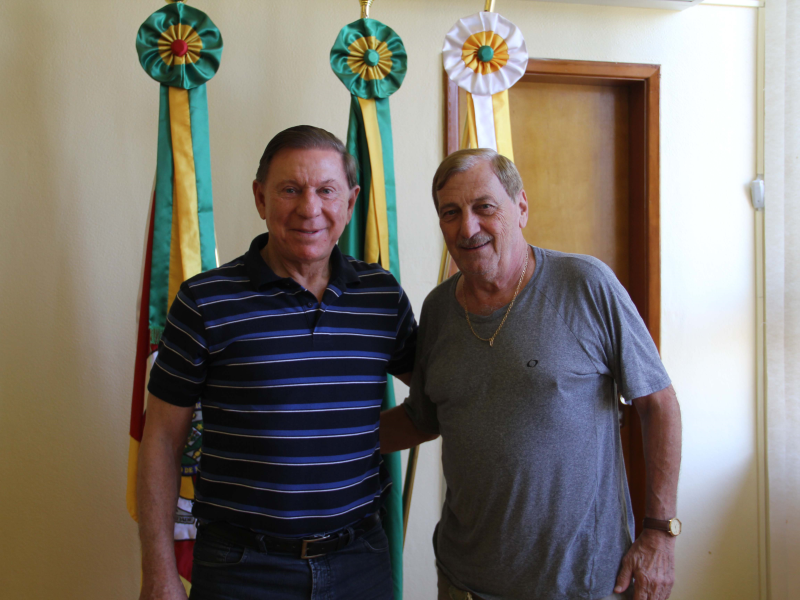EXECUTIVO RECEBE VISITA DE EX-PREFEITO DE TUCUNDUVA